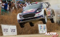 Sébastien Ogier, al volante del Ford Fiesta WRC, durante el Rallye de México 2017, puntuable para el Campeonato del Mundo de Rallyes WRC.