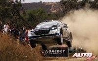 Ott Tänak, al volante del Ford Fiesta WRC, durante el Rallye de México 2017, puntuable para el Campeonato del Mundo de Rallyes WRC.