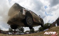 Juho Hänninen, al volante del Toyota Yaris WRC, durante el Rallye de México 2017, puntuable para el Campeonato del Mundo de Rallyes WRC.