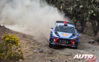 Thierry Neuville, al volante del Hyundai i20 Coupé WRC, durante el Rallye de México 2017, puntuable para el Campeonato del Mundo de Rallyes WRC.