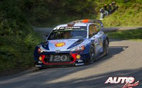 Thierry Neuville, al volante del Hyundai i20 Coupé WRC, durante el Rallye de Francia 2017, puntuable para el Campeonato del Mundo de Rallies WRC.