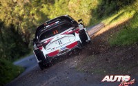 Juho Hänninen, al volante del Toyota Yaris WRC, durante el Rallye de Francia 2017, puntuable para el Campeonato del Mundo de Rallies WRC 2017.