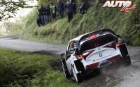 Juho Hänninen, al volante del Toyota Yaris WRC, durante el Rallye de Francia 2017, puntuable para el Campeonato del Mundo de Rallies WRC 2017.