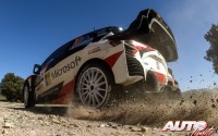 Jari-Matti Latvala, al volante del Toyota Yaris WRC, durante el Rallye de Francia 2017, puntuable para el Campeonato del Mundo de Rallies WRC 2017.