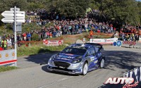 Ott Tänak, al volante del Ford Fiesta WRC, durante el Rallye de Francia 2017, puntuable para el Campeonato del Mundo de Rallies WRC.