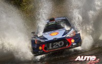 Thierry Neuville, al volante del Hyundai i20 Coupé WRC, vencedor del Rallye de Argentina 2017, puntuable para el Campeonato del Mundo de Rallies WRC.