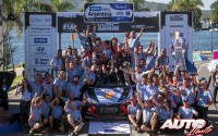 Thierry Neuville, al volante del Hyundai i20 Coupé WRC, celebra su victoria en el podio del Rally de Argentina 2017, puntuable para el Campeonato del Mundo de Rallies WRC.