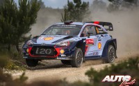 Thierry Neuville, al volante del Hyundai i20 Coupé WRC, durante el Rallye de Portugal 2017, puntuable para el Campeonato del Mundo de Rallyes WRC.