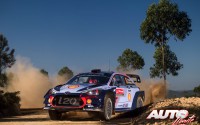 Thierry Neuville, al volante del Hyundai i20 Coupé WRC, durante el Rallye de Portugal 2017, puntuable para el Campeonato del Mundo de Rallyes WRC.