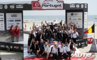 Todo el equipo M-Sport celebrando la victoria de Sébastien Ogier y Julien Ingrassia en el Rally de Portugal 2017, puntuable para el Campeonato del Mundo de Rallies WRC.