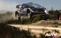 Ott Tänak, al volante del Ford Fiesta WRC, ganador del Rallye de Italia 2017, puntuable para el Campeonato del Mundo de Rallyes WRC.