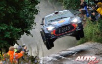 Thierry Neuville, al volante del Hyundai i20 Coupé WRC, vencedor del Rallye de Polonia 2017, puntuable para el Campeonato del Mundo de Rallies WRC.