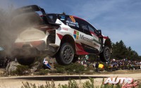 Jari-Matti Latvala, al volante del Toyota Yaris WRC, durante el Rallye de Italia 2017, puntuable para el Campeonato del Mundo de Rallyes WRC.
