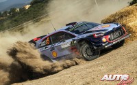 Thierry Neuville, al volante del Hyundai i20 Coupé WRC, durante el Rallye de Italia 2017, puntuable para el Campeonato del Mundo de Rallies WRC.