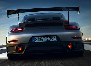 04_Porsche-911-GT2-RS-991