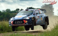 Thierry Neuville, al volante del Hyundai i20 Coupé WRC, vencedor del Rally de Polonia 2017, puntuable para el Campeonato del Mundo de Rallies WRC.