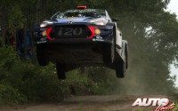 Dani Sordo, al volante del Hyundai i20 Coupé WRC, durante el Rallye de Polonia 2017, puntuable para el Campeonato del Mundo de Rallies WRC.