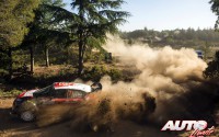 Kris Meeke, al volante del Citroën C3 WRC, durante el Rallye de Italia 2017, puntuable para el Campeonato del Mundo de Rallyes WRC.