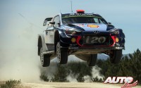 Dani Sordo, al volante del Hyundai i20 Coupé WRC, durante el Rallye de Italia 2017, puntuable para el Campeonato del Mundo de Rallies WRC.