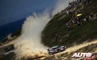 Elfyn Evans, al volante del Ford Fiesta WRC, durante el Rallye de Italia 2017, puntuable para el Campeonato del Mundo de Rallyes WRC.