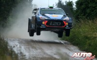 Hayden Paddon, al volante del Hyundai i20 Coupé WRC, durante el Rallye de Polonia 2017, puntuable para el Campeonato del Mundo de Rallies WRC.