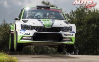 Pontus Tidemand, al volante del Skoda Fabia R5 WRC2, durante el Rally de Alemania 2017, puntuable para el Campeonato del Mundo de Rallies WRC2.
