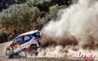 Juho Hänninen, al volante del Toyota Yaris WRC, durante el Rally de España 2017, puntuable para el Campeonato del Mundo de Rallies WRC.