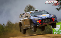 Hayden Paddon, al volante del Hyundai i20 Coupé WRC, durante el Rally de Australia 2017, puntuable para el Campeonato del Mundo de Rallies WRC.