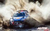 Andreas Mikkelsen, al volante del Hyundai i20 Coupé WRC, durante el Rally de Gran Bretaña 2017, puntuable para el Campeonato del Mundo de Rallies WRC.