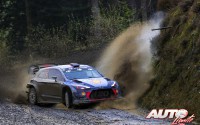 Thierry Neuville, al volante del Hyundai i20 Coupé WRC, durante el Rally de Gran Bretaña 2017, puntuable para el Campeonato del Mundo de Rallies WRC.