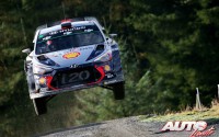 Thierry Neuville, al volante del Hyundai i20 Coupé WRC, durante el Rally de Gran Bretaña 2017, puntuable para el Campeonato del Mundo de Rallies WRC.