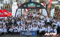 Todo el equipo M-Sport subido el podio del Rally de Gran Bretaña 2017, después de haber conseguido en título de pilotos (Sébastien Ogier) y marcas (Ford).