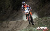 Toby Price, a los mandos de su KTM 450 Rally Replica, durante una de las etapas del Rally Dakar 2018.