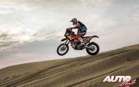 Antoine Meo, a los mandos de su KTM 450 Rally Replica, durante una de las etapas del Rally Dakar 2018.