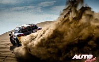 Stéphane Peterhansel, al volante del Peugeot 3008 DKR Maxi, durante el Rally Dakar 2018.