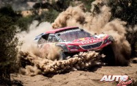 Cyril Despres, al volante del Peugeot 3008 DKR Maxi, durante el Rally Dakar 2018.