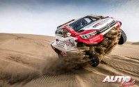 Giniel de Villiers, al volante del Toyota Hilux V8 4x4, durante el Rally Dakar 2018.