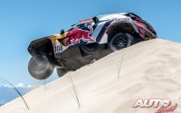 Cyril Despres, al volante del Peugeot 3008 DKR Maxi, durante el Rally Dakar 2018.