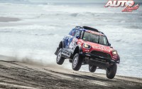 Jakub Przygonski, al volante del MINI John Cooper Works Rally, durante la 4ª etapa del Rally Dakar 2018, disputada en San Juan de Marcona (Perú).