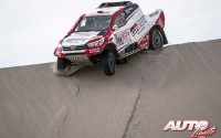Giniel de Villiers, al volante del Toyota Hilux V8 4x4, durante el Rally Dakar 2018.
