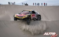 Stéphane Peterhansel, al volante del Peugeot 3008 DKR Maxi, durante el Rally Dakar 2018.