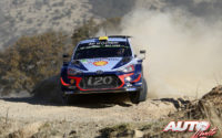 Andreas Mikkelsen, al volante del Hyundai i20 Coupé WRC, durante el Rally de México 2018, puntuable para el Campeonato del Mundo de Rallies WRC.