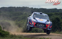 Thierry Neuville, al volante del Hyundai i20 Coupé WRC, vencedor del Rally de Italia 2018, puntuable para el Campeonato del Mundo de Rallies WRC.