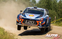 Thierry Neuville, al volante del Hyundai i20 Coupé WRC, durante el Rally de Finlandia 2018, puntuable para el Campeonato del Mundo de Rallies WRC.