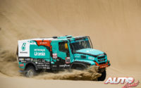 Ton Van Genugten, al volante del Iveco Powerstar 4x4, durante el Rally Dakar 2019.