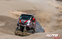 Teruhito Sugawara, al volante del Hino 500, durante el Rally Dakar 2019.