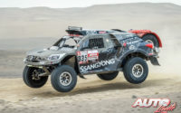 Oscar Fuertes, al volante del SsangYong Rexton DKR 4x2, durante el Rally Dakar 2019.
