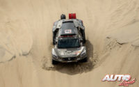 Oscar Fuertes, al volante del SsangYong Rexton DKR 4x2, durante el Rally Dakar 2019.