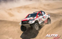 Giniel de Villiers, al volante del Toyota Hilux V8 4x4, durante el Rally Dakar 2019.