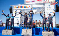 Podio del Rally de Italia - Cerdeña 2019, puntuable para el Campeonato del Mundo de Rallies 2019. De izquierda a derecha: Jarmo Lehtinen y Teemu Suninen (Ford), Carlos del Barrio con Dani Sordo (Hyundai) y Andreas Mikkelsen junto a Anders Jæger (Hyundai).